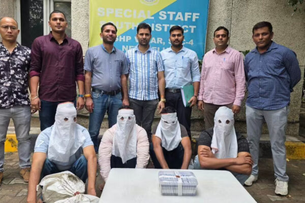 दिल्ली में फिल्मी स्टाइल में 40 लाख की ठगी, 4 ठग गिरफ्तार